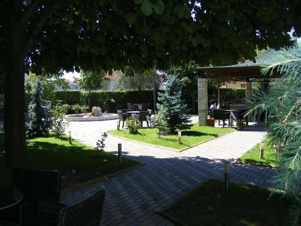 Hotel George Κορυτσά 3*,